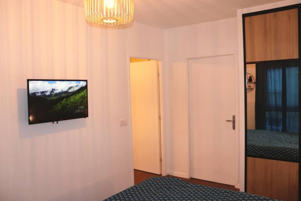 Les Cedres -Tram A 50 Metres, Bordeaux A 5 Minutes, Parking Apartment เซอนง ภายนอก รูปภาพ